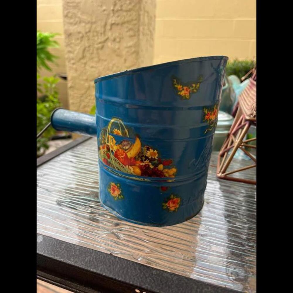 Vintage Nesco Crank Style Flour Sifter — Works